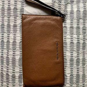 Michael Kors wristlet 🖤